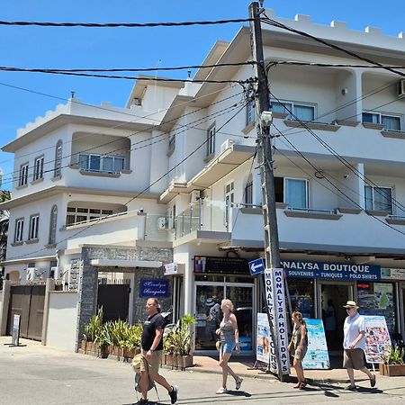 Monalysa Holidays Grand Baie Exterior photo