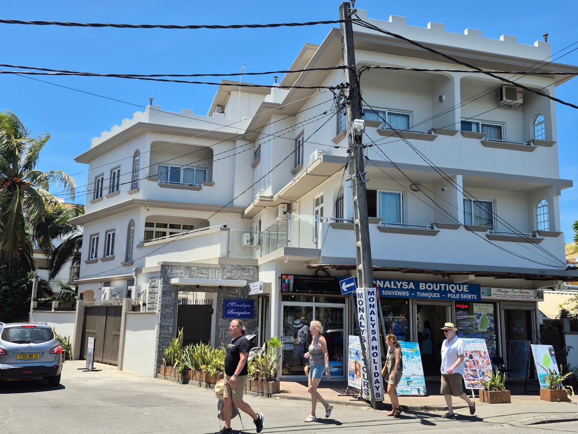 Monalysa Holidays Grand Baie Exterior photo