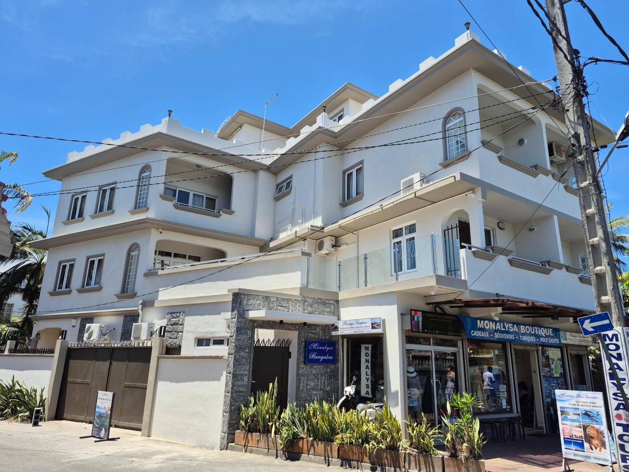 Monalysa Holidays Grand Baie Exterior photo